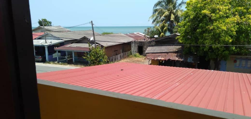Rumah Hentian Ayah Kampung Kuala Besut Buitenkant foto